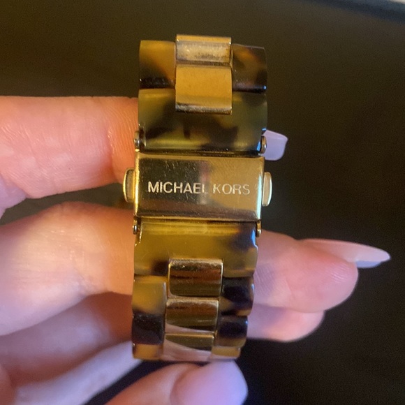 Tortoise shell Michael Kors watch - Picture 2 of 4